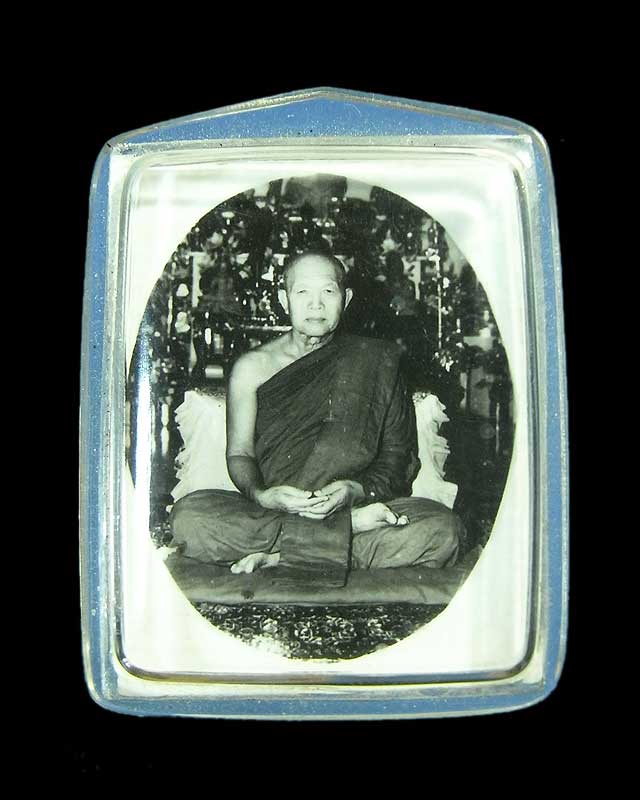 ภาพขาวดำอาจารย์ฝั้น