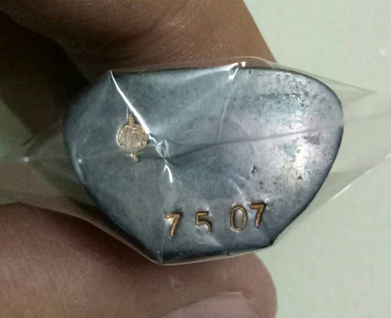 หลวงพ่อโสธร รุ่นสักนักงานตำรวจแห่งชาติเนื้อนวะพิมพ์ใหญ่ เลขประจำองค์พระ 7507