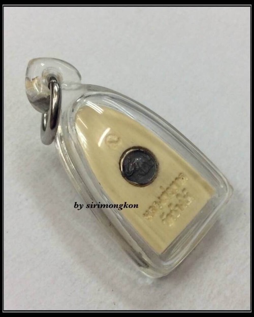 หลวงปู่ทวด รุ่นคชสารหมื่นปี (ศิลปาชีพ) และ คชสารรุ่นแรก วัดช้างให้ ปี41 เนื้องาช้างแมมมอธ อุดมวลสาร 