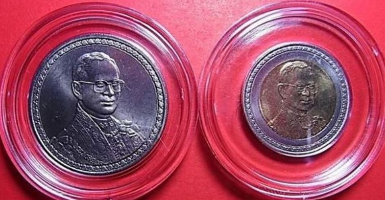 แพ๊คคู่กันไปเลยกับเหรียญที่ระลึกทรงครองราชย์ครบ60ปี ปี49 unc10กับ20บาท