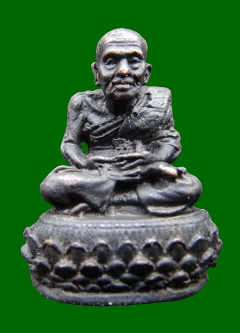 รูปหล่อหลวงปูทวด รุ่นพระเจ้า 5 พระองค์ พิธีไหว้ครู 2544 หลว งปู่หมุนปลุกเสก สภาพสวยเชิญครับ