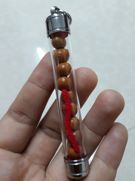 เม็ดประคำเสาร์ 5 ปี 43 สีน้ำตาล รวม 9 เม็ด หลวงปู่หมุน