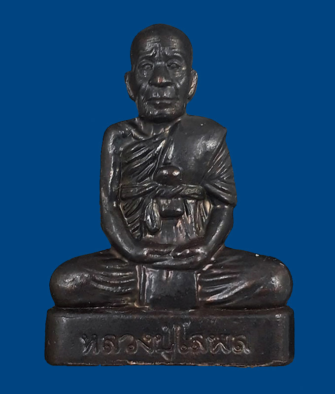 รูปเหมือนปั๊มพิมพ์เข่ากว้างหลังเต็ม รุ่นเจริญลาภ หลวงปู่โสฬส วัดโคกอู่ทอง จ.ปราจีนบุรี ปี2554 