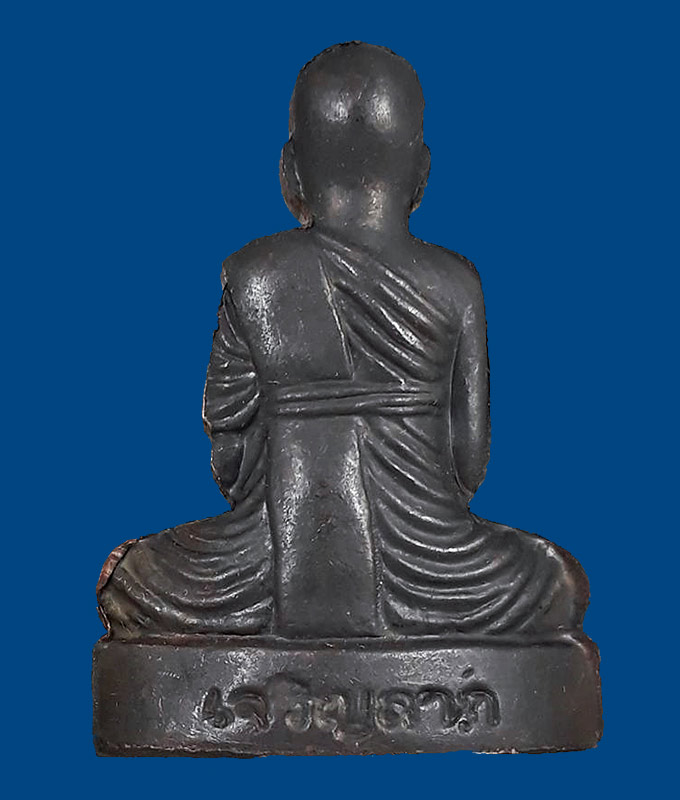 รูปเหมือนปั๊มพิมพ์เข่ากว้างหลังเต็ม รุ่นเจริญลาภ หลวงปู่โสฬส วัดโคกอู่ทอง จ.ปราจีนบุรี ปี2554 