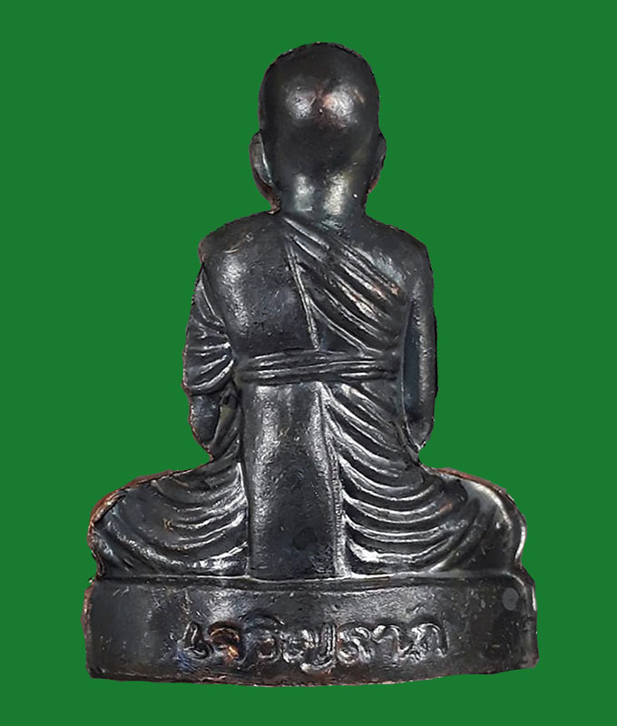 รูปเหมือนปั๊มพิมพ์เข่ากว้างหลังเต็ม รุ่นเจริญลาภ หลวงปู่โสฬส วัดโคกอู่ทอง จ.ปราจีนบุรี ปี2554