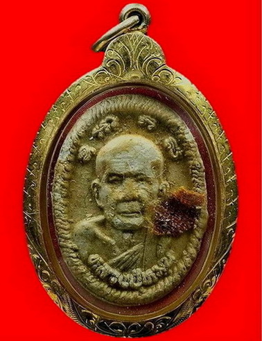 พระผงยันต์ดวงเศรษฐี เลี่ยมทองคำแท้กันน้ำพร้อมใช้ เตลือบแชลคติดจีวร พระสวยคม เกลียวเต็มตามภาพครับท่าน