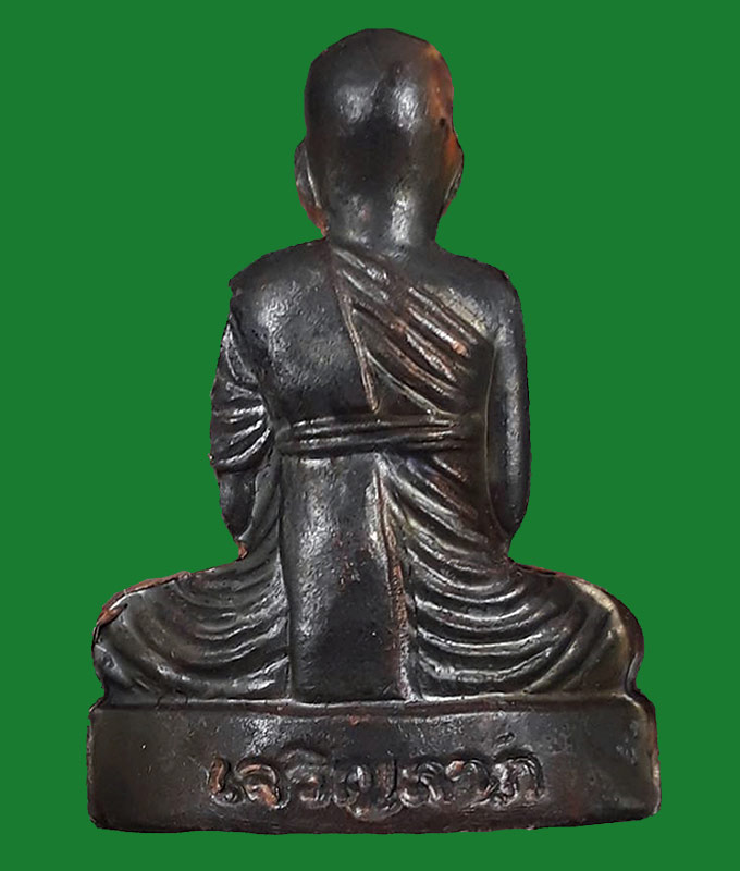 รูปเหมือนปั๊มพิมพ์เข่ากว้างหลังเต็ม รุ่นเจริญลาภ หลวงปู่โสฬส วัดโคกอู่ทอง จ.ปราจีนบุรี ปี2554 