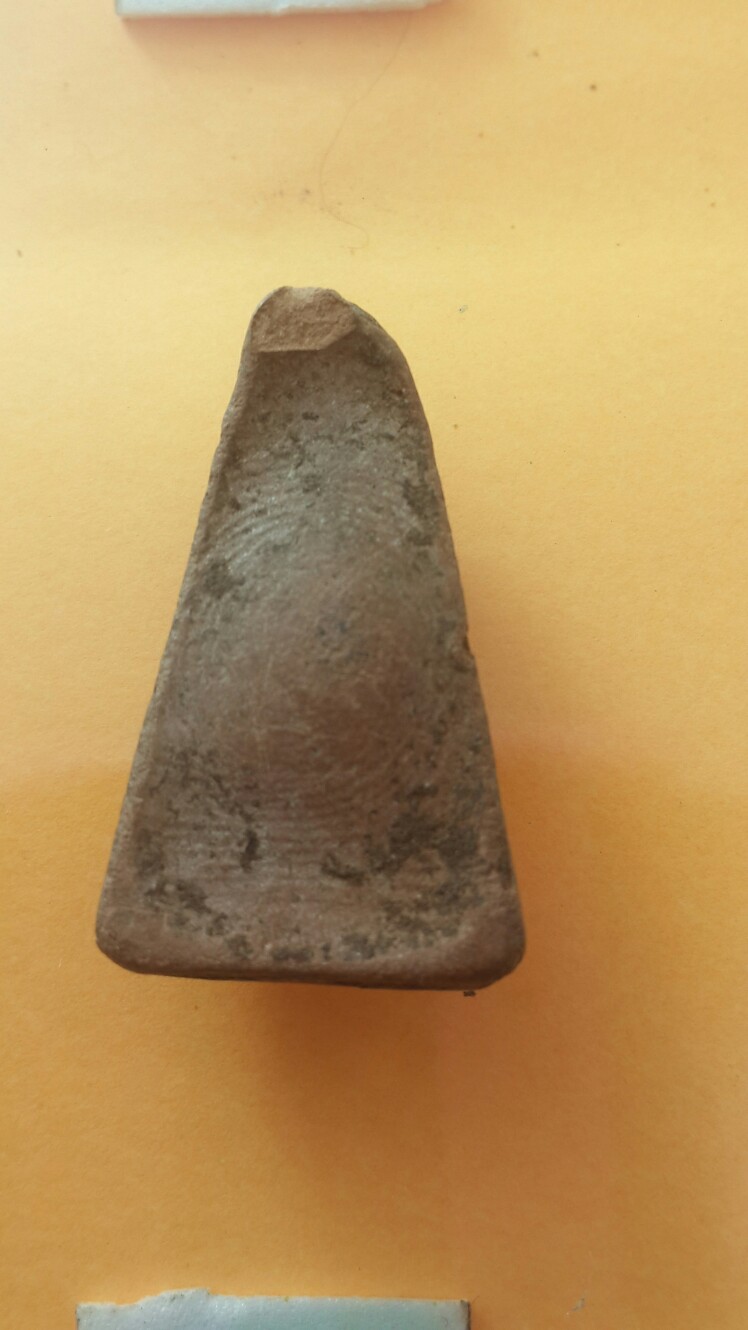 พระผงสุพรรณ พิมพ์หน้าแก่  กรุวัดพระศรีรัตนมหาธาตุ 