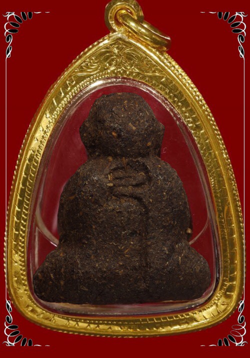 พระปิดตาหลังโค้ตอุเนื้อผงเกษรหลวงปู่คำพัน