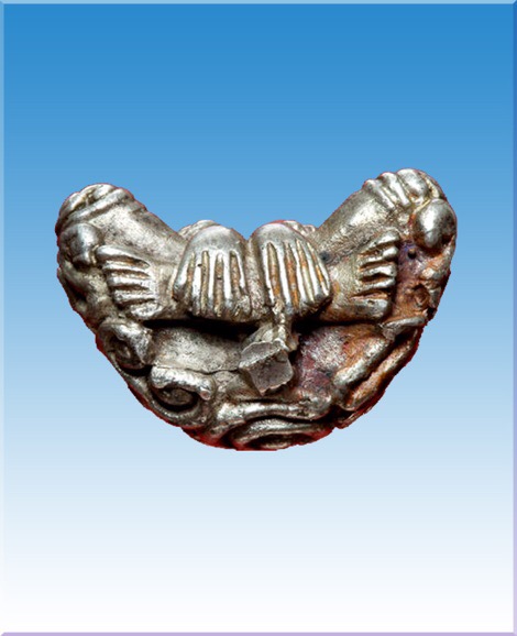 พระปิดตาพนมรุ้งยันต์ยุ่งเนื้อเงิน หลวงปู่ทิมวัดระหารไร่ปลุกเสกปี18