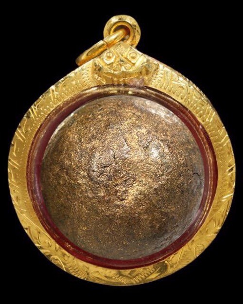 ลูกอมผงพรายกุมารบรอนน้ำมันหลวงปู่ทิมยุคต้น 