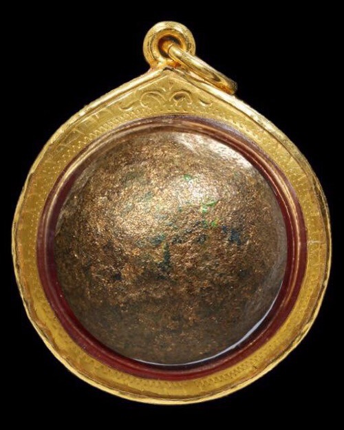 ลูกอมผงพรายกุมารบรอนน้ำมันหลวงปู่ทิมยุคต้น 