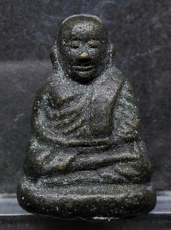 หลวงพ่อเงิน ปืนแตก เนื้อโลหะจัดๆ รับประกันพระแท้ตลอดชีพครับ