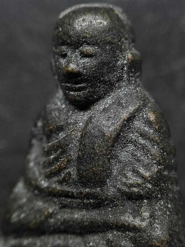 หลวงพ่อเงิน ปืนแตก เนื้อโลหะจัดๆ รับประกันพระแท้ตลอดชีพครับ