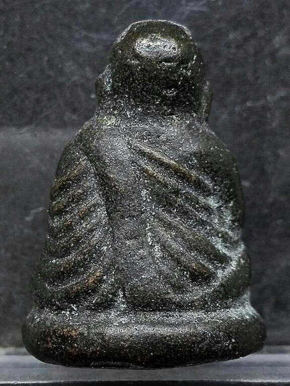 หลวงพ่อเงิน ปืนแตก เนื้อโลหะจัดๆ รับประกันพระแท้ตลอดชีพครับ