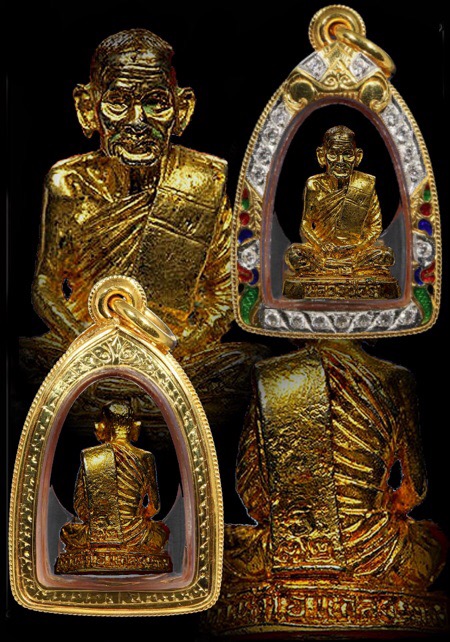 รูปหล่อลอยองค์หลวงปู่คร่ำวัดวังหว้าเนื้อกะไหล่ทองอุดกริ่งก้นเงินกรรมการปี๓๒ 