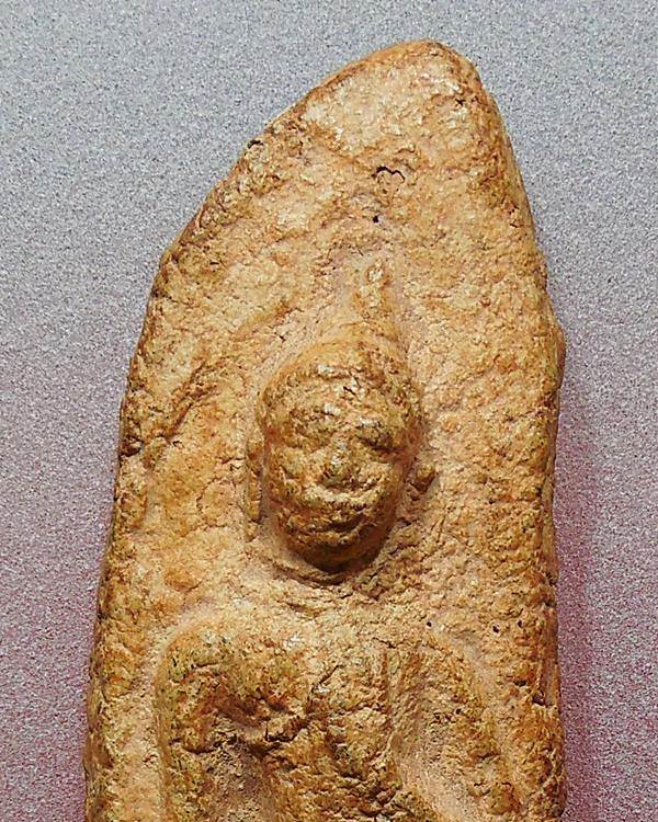 พระกำแพงลีลาฝักดาบ