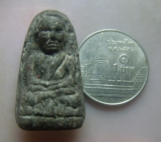 **วัดใจ**หลวงปู่ทวดเนื้อว่าน หลังลายมือฝังข้าวสารหิน วัดห้วยมงคล ปี ๒๕๔๘**สวยๆ เชิญชมครับ