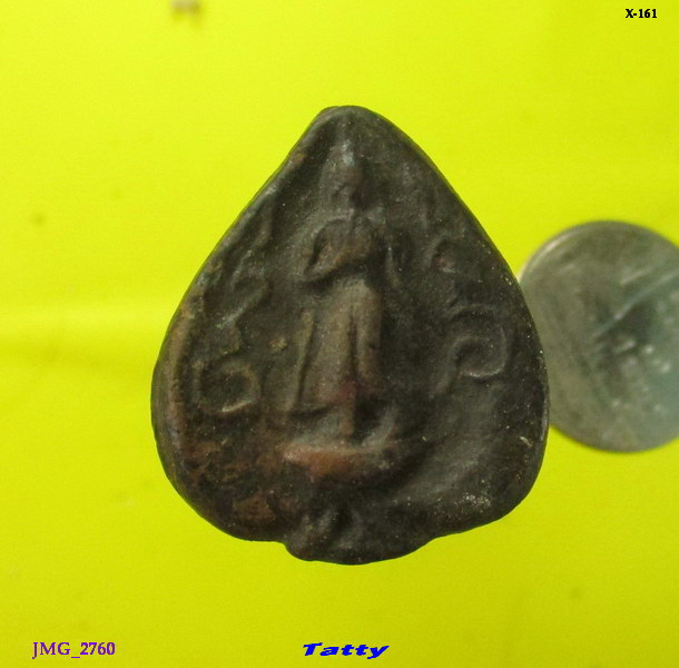 พระลีลาเนื้อดิน 