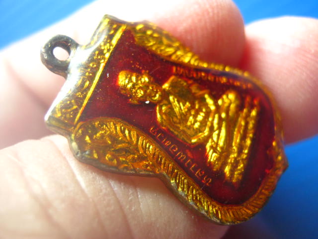 เหรียญเสมาเล็ก หลวงพ่อทวด วัดช้างให้ หลังอาจารย์ทิม รศ. 200 ปี 2525 ลงยาสีแดง