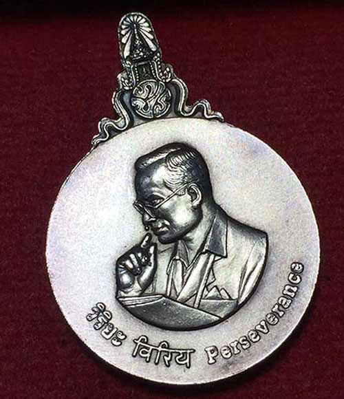 เหรียญ พระมหาชนก เนื้อเงิน พิมพ์เล็ก ปี42