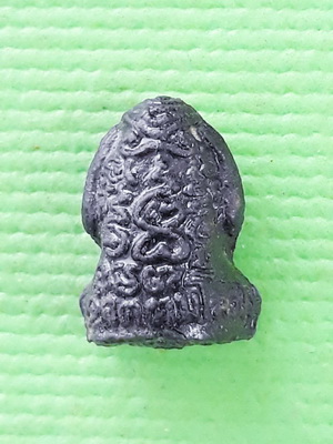 ปิดตาวัดหนองกาน้ำ หลวงปู่ทิมปลุกเสกปี 2515 เนื้อว่านจุ่มรัก ประวัติการจัดสร้างชัดเจน สวยเดิมครับ