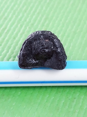 ปิดตาวัดหนองกาน้ำ หลวงปู่ทิมปลุกเสกปี 2515 เนื้อว่านจุ่มรัก ประวัติการจัดสร้างชัดเจน สวยเดิมครับ