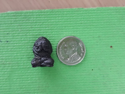 ปิดตาวัดหนองกาน้ำ หลวงปู่ทิมปลุกเสกปี 2515 เนื้อว่านจุ่มรัก ประวัติการจัดสร้างชัดเจน สวยเดิมครับ