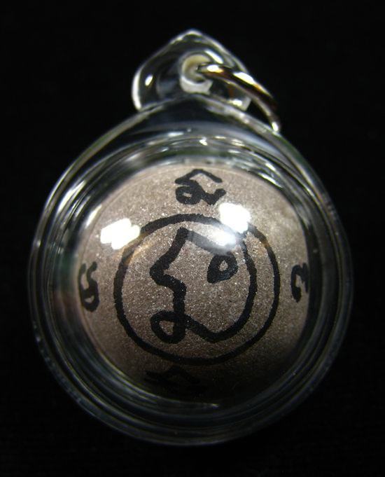 ลูกอมเทพรำลึก ลูกอมชมพูนุช หลวงปู่หมุน จารยันต์ สร้างจากผง ๓๕๐ อาจารย์ ออกวัดซับลำใย ปี ๔๓ ลูกใหญ่