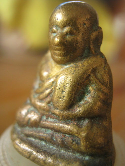 หลวงพ่อเงินปืนแตก เศียรกลม