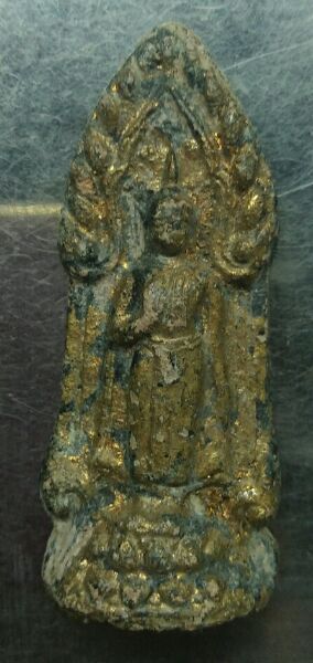 พระเนื้อดินกรุวัดประยูรลงรักมองเดืมสวยๆครับ