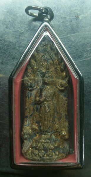 พระเนื้อดินกรุวัดประยูรลงรักมองเดืมสวยๆครับ