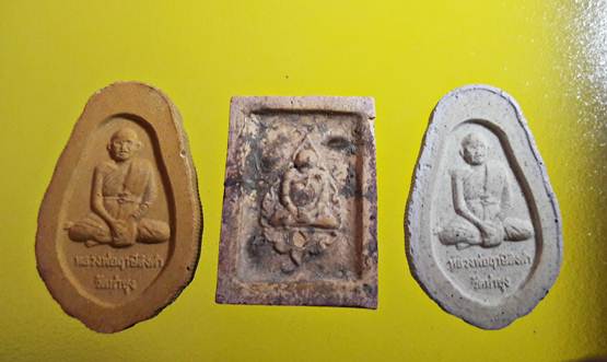 จัดชุดรวมพระคำข้าวหลวงพ่อฤาษีลิงดำปลุกเสก รุ่นสองสภาพผ่านการใช้พร้อมพระเนื้อผงจัดให้เบาเบา