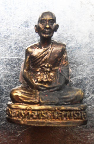 รูปหล่อหลวงพ่อฟื้น วัดทุ่งครุ ปี47สวยๆพร้อมกล่องครับ