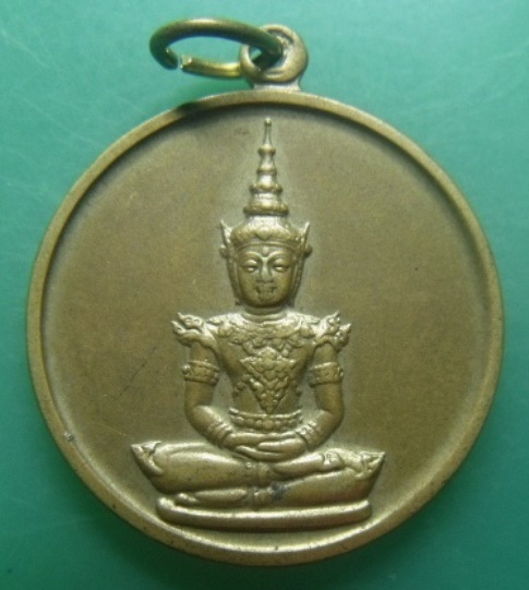**วัดใจ**เหรียญพระแก้วมรกต วัดพระแก้ว ที่ระลึกในการซ่อมบูรณะฉัตร ปี ๒๕๓๑**