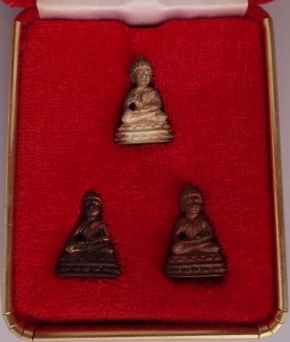 พระชัยวัฒน์เจ้าสัว วัดบวรนิเวศ เนื้อเงิน นวะโลหะ สัมฤทธิ์ ปี37เคาะเดียว