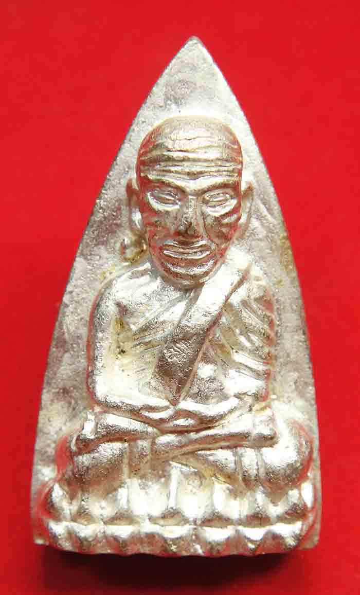 หลวงปู่ทวด พิมพ์เตารีดใหญ่ 2 หน้า (กรรมการ) เนื้อนวะพรายเงิน โค้ตกรรมการคอจุด พระสังฆราชปลุกเสก