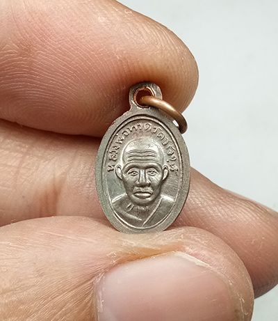  เหรียญเม็ดแตง รุ่น สร้างพิพิธภัณท์ (( พิมพ์หน้าผากสี่เส้นนิยม )) หลวงปู่ทวด วัดช้างให้ จ.ปัตตานี  