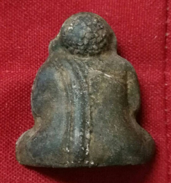 พระผงหลวงปู่เทพโลกอุดร พิมพ์สังกัจจาย(ใหญ่) เนื้อผงพุทธคุณ