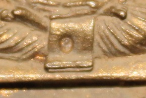 เหรียญหล่อหลวงปู่มีชัย กามฉินโท เนื้อชนวน รุ่น เงินไหลมา  หมายเลข 140 ตอกเลข 9 อารบิค (หายาก)