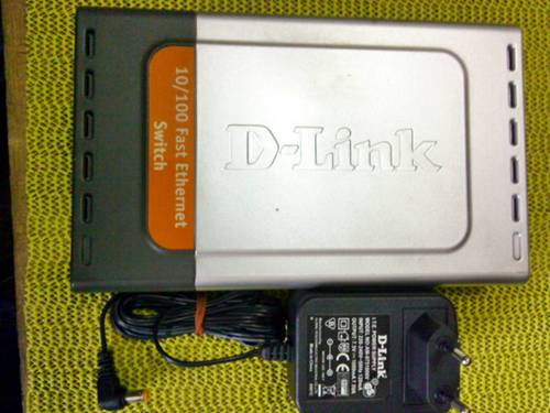 D-Link Switch 8 ช่อง มือ 2 เหมาะสำหรับบ้านที่ใช้คอมหลายตัว