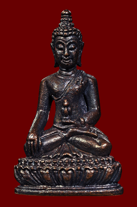 พระกริ่งพระเจ้าตากสินเนื้อโลหะรมดำ หลวงปู่บัว ถามโก วัดศรีบุรพาราม พศ.2554