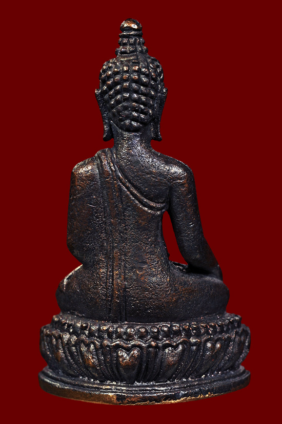 พระกริ่งพระเจ้าตากสินเนื้อโลหะรมดำ หลวงปู่บัว ถามโก วัดศรีบุรพาราม พศ.2554