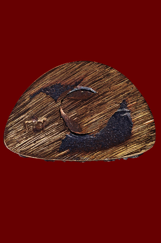 พระกริ่งพระเจ้าตากสินเนื้อโลหะรมดำ หลวงปู่บัว ถามโก วัดศรีบุรพาราม พศ.2554