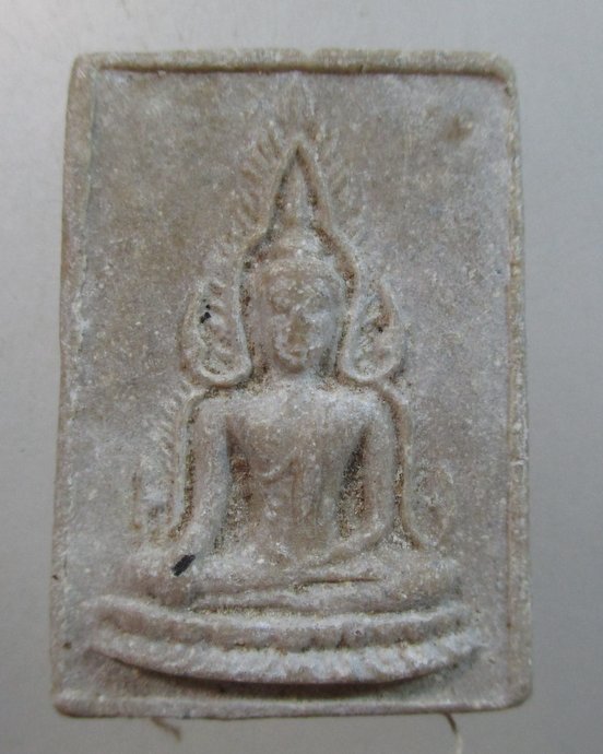 ๒๐ พระพุทธชินราช เนื้อผง ติดผ้ายันต์