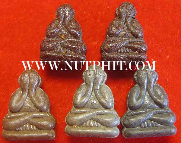 ชุด ๕ องค์*พระปิดตาเนื้อผงเกสร+ดินเก้าบัง มีฐาน หลังยันต์ ปี ๒๕๓๓ สภาพกริ๊บทุกองค์ รับประกัน!!!*95