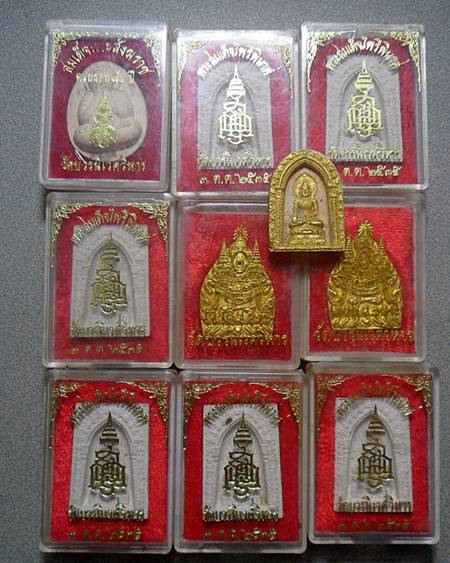 พระผงพระสมเด็จญาณสังวรฯ สมเด็จพระสังฆราช วัดบวรนิเวศวิหาร ชุด10องค์เคาะเดียวแดง