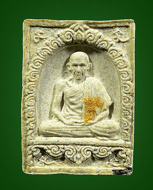 พระผงหลวงพ่อเกษม เขมโก จ.ลำปาง ปี๒๕๒๓ มีผ้าจีวร