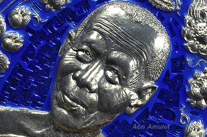 เหรียญเนื้อเงินลงยาสีน้ำเงินขุดพื้น รุ่น เพชรบูรพา หลวงปู่บัว ถามโก พศ.2555 หมายเลข No.151