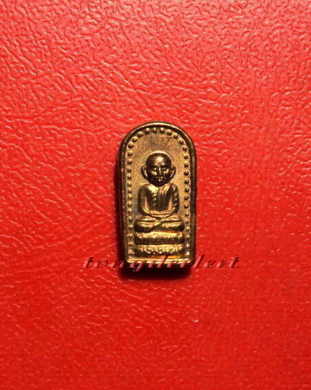 พระปรกใบมะขามหลวงพ่อทวด วัดช้างให้ รุ่นสรงน้ำ ปี 2542 ตอกโค้ด สวยมากค่ะ